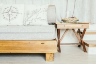 Zastosowania łóżek drewnianych z pojemnikiem lub bez